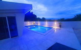 Pool And Jacuzzi Luxury Apartments